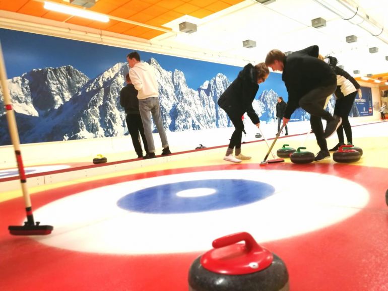 Curling  7 